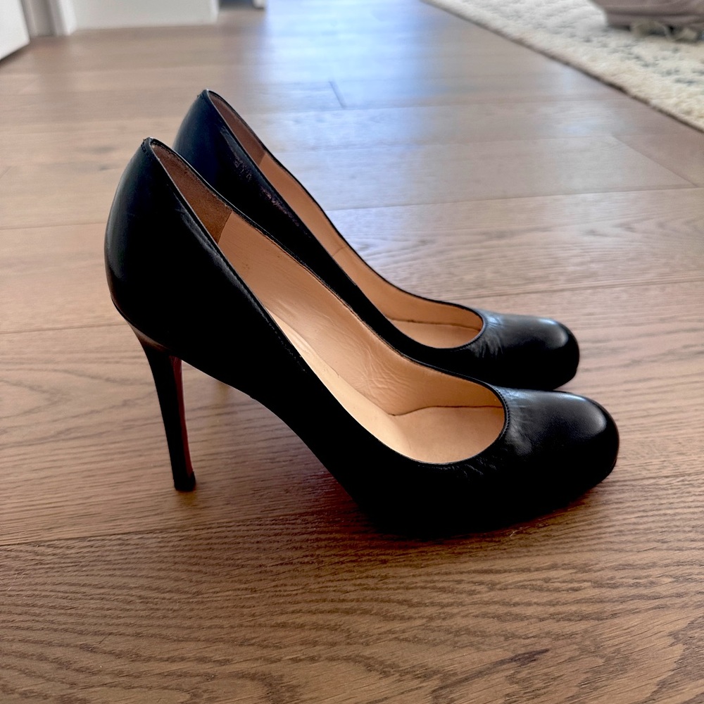 Christian Louboutin simple round toe pump heels black leather